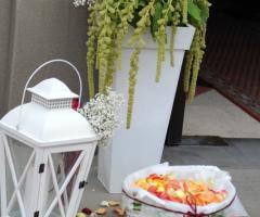 Matrimonio allestimento esterno.
 - L'angolo Fiorito