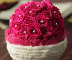 Cestino di perle e rose rosse