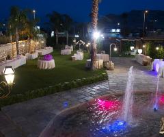 Il giardino e gli effetti di luce di Villa Parco dei Principi