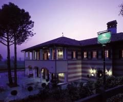 Ristorante Tana d'Orso di notte