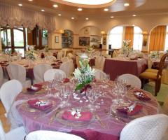 Ristorante Nara - Allestimento tavoli per matrimonio a Massarosa