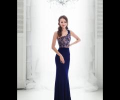 Playstyle Abbigliamento - Abito monospalla di pizzo blue  cipria