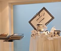 Matrimonio black & white: guest book, torta nuziale e partecipazioni