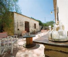 Esterno dell'agriturismo per ricevimento di matrimonio presso Castiglione di Sicilia (Catania)