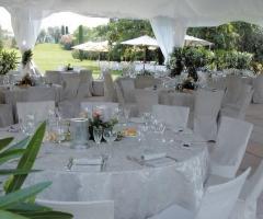 Tavoli per gli invitati al matrimonio