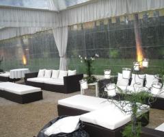 Allestimento lounge del gazebo per il matrimonio