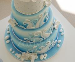 Torta nuziale tema Mare con scritta Love