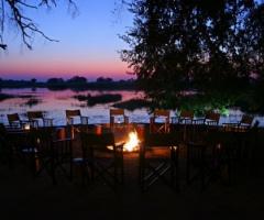 Cena a Pom Pom Camp durante la luna di miele in Botswana