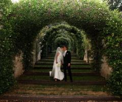 Gli sposi alla location di matrimonio