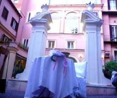 Tavolo degli sposi allestito nella corte ottocentesca di Domus Talenti