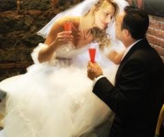 Gianluca Belfiore Photomacro - Gli sposi brindano