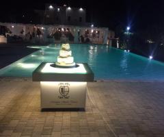 Masseria Santa Teresa - La torta nuziale a bordo piscina