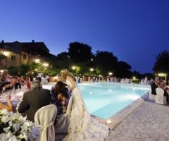 Matrimonio a bordo piscina