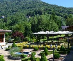 Giardino dell'hotel per il ricevimento di nozze