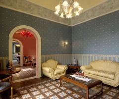 Ampia sala interna per ricevimento di matrimonio presso l'agriturismo Tenuta di San Lio