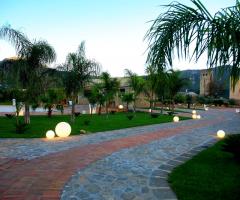 Giardino presso villa per ricevimento di matrimonio Villa Nettuno