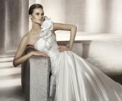 Vestito da sposa con spallina pomposa - Modello Pagoda di Pronovias