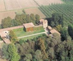 Vista dall'alto del palazzo immerso nel verde