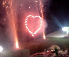spettacolo pirotecnico cuore con fontane cracking