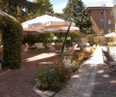 Il gazebo nel parco del ristorante