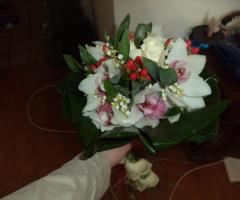 Bouquet di orchidee e convollaria majalis. Maccabruni Antonella