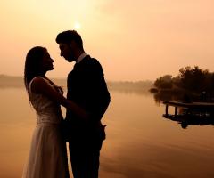 Foto degli sposi in controluce