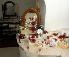 Bomboniere e sacchettini per le nozze con decori di rose