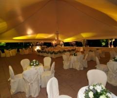 Ricevimento di matrimonio sotto la tensostruttura a Villa Isolani