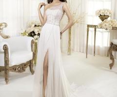 Meraviglioso abito da sposa dalla linea seducente ed originale