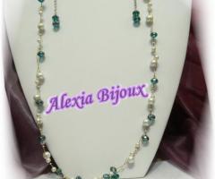 collana ed orecchini con cristalli verde petrolio e perle bianche, realizzabile anche totalmente bianco da sposa