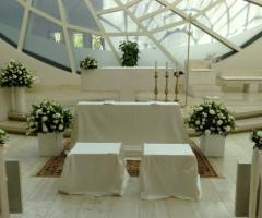 Fiori e addobbi bianchi per le nozze