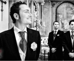 Fotografia dello sposo in chiesa