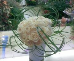 Bouquet candido di rose con brillantini