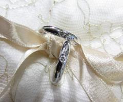 Fedi nuziali in oro bianco con diamante