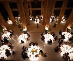 Cena con tavoli luminosi - Tuid Wedding and Party Planner