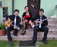 Trio Le Corde - Voce femminile, chitarra e basso