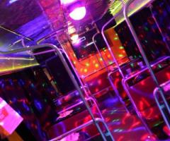 Luci strobo fucsia e viola per la festa di addio al nubilato e celibato