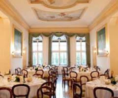 Sala allestita per il ricevimento di matrimonio