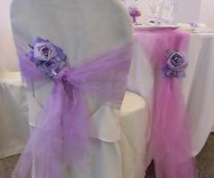 Fiori d'Artificio - Sedia decorata con nastri e fiori sulle tonalità del lilla