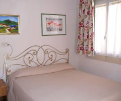 Interno camera da letto per prima notte di nozze presso l'Agriturismo Limoneto