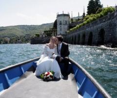 Foto degli sposi in barca 