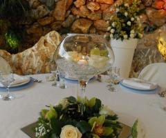 Mise en place floreale per matrimonio sul mare