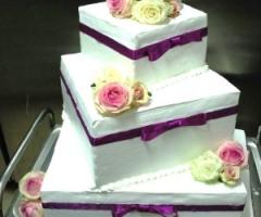 Wedding cake multistrato con nastro