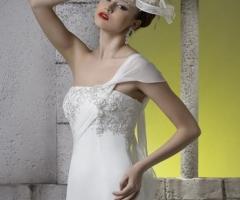 Atelier Sogno di Primavera - Abito da sposa dalle linee semplici con veletta per accessorio