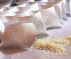 Cuscini portariso con monogrammi intagliati ed applicati - Crystal Drops Design