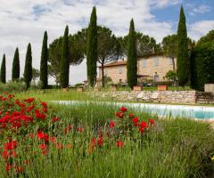 Casale immerso nel verde