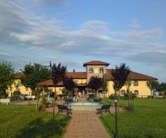 Giardino della tenuta per ricevimenti di matrimonio