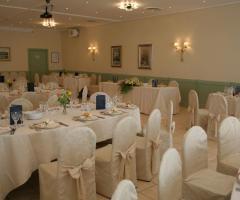 Tavoli ovali per il ricevimento di matrimonio