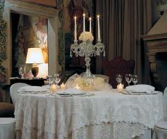 Tavolo allestito per il ricevimento di nozze