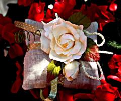 Il sogno di Noemi - Cuscino in lino con composizione floreale